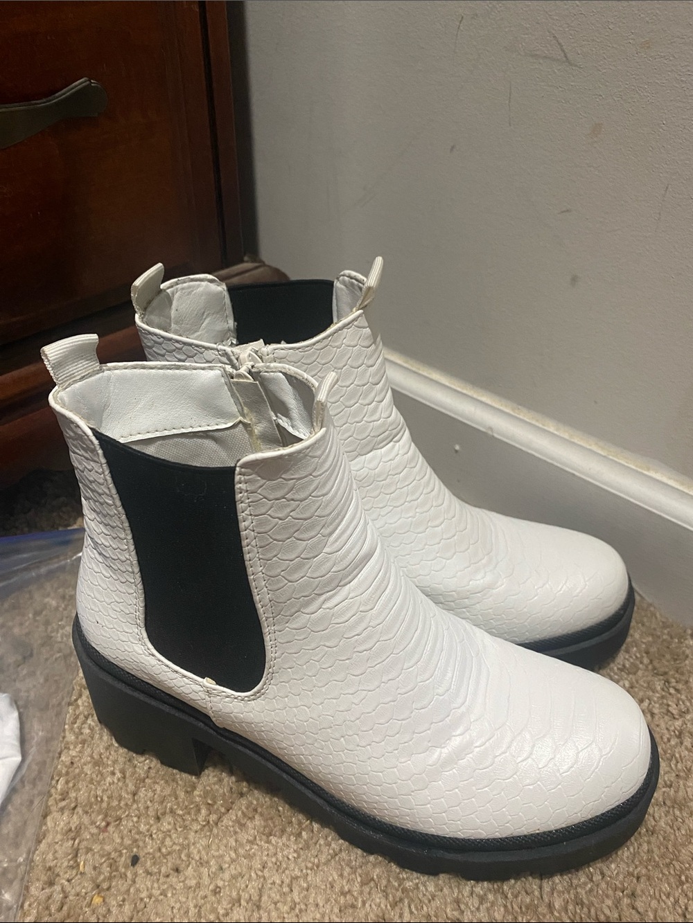 Pierre Dumas White Textured Chelsea Booties with Black Elastic
